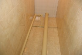 Реечный потолок в туалете