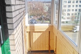 частичная отделка балкона в кирпичном доме