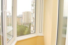 Остекленный балкон в готчинской серии дома
