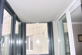 Потолок балкона без отделки