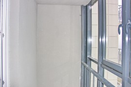 Стена балкона с утеплителем от застройщика