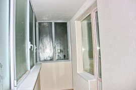 Фотография отделки балкона панелями