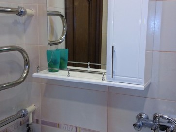 Шкафчик с зеркалом для ванной