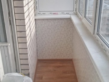 Частичная обшивка панелями балкона
